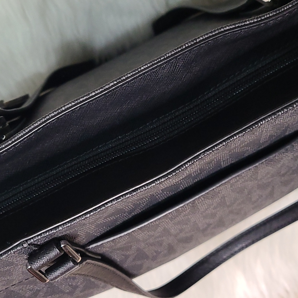 Michael Kors Large Signature Morgan Tote - Picture 5 of 11